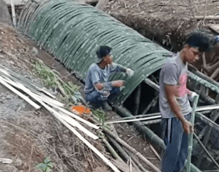 untuk membentuk gorong gorong perlu dibuat rangka penopang sementara untuk alas cor beton yang berat